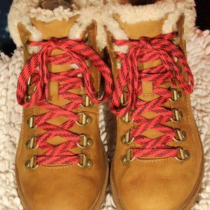 Women's Sorel Ainsley Conquest Size 6 Plush Lined Chukka Boots